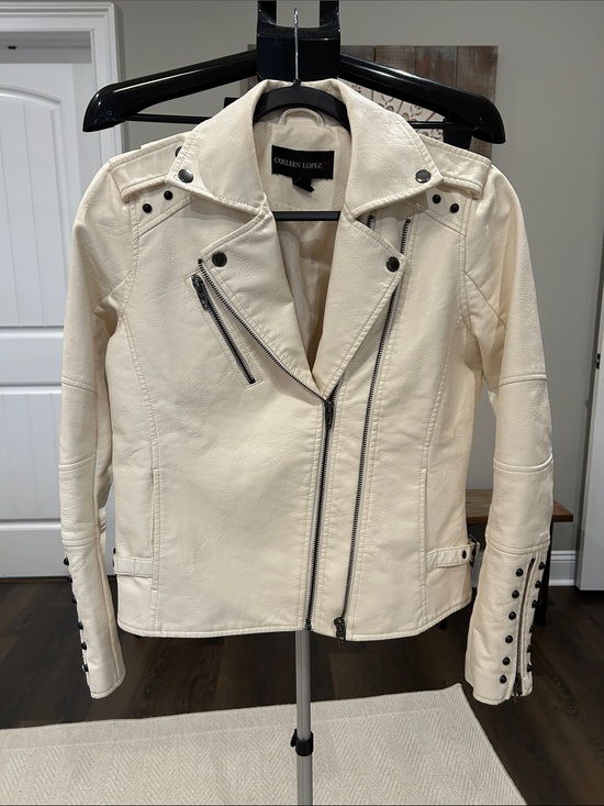 Colleen Lopez Jackets & Blazers - Colleen Lopez Off-White Leather Moto Jacket with Black Hardware / full zip